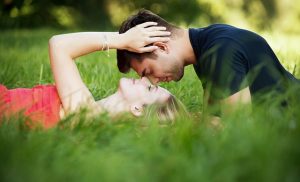 Niebezpieczny flirt – gdzie kończy się flirt a zaczyna zdrada? Czy flirt to zdrada?