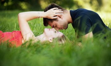 Niebezpieczny flirt – gdzie kończy się flirt a zaczyna zdrada? Czy flirt to zdrada?