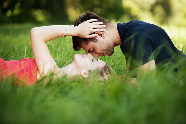 Niebezpieczny flirt – gdzie kończy się flirt a zaczyna zdrada? Czy flirt to zdrada?